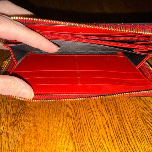 Gucci Red Leather Zip Wallet - Picture 8 of 8